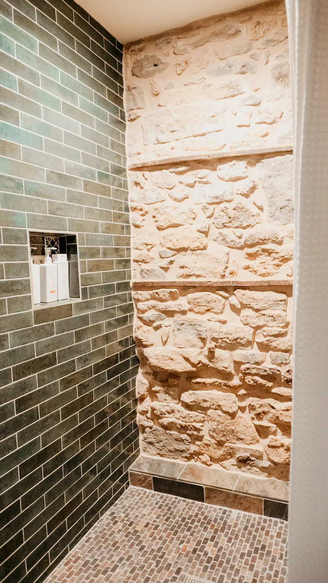 Burrow shower